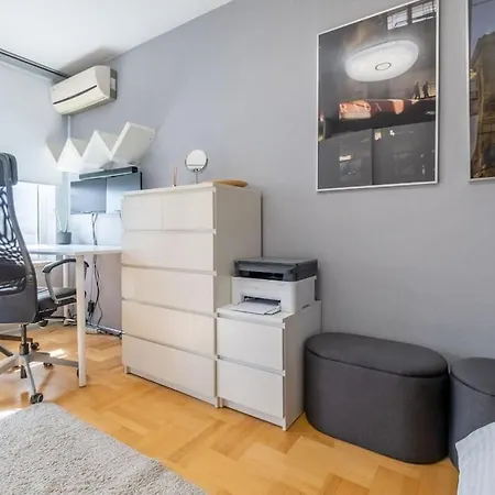 Lejlighed Ilonka's 1 Bdr With Workspace And Terrace Sofia