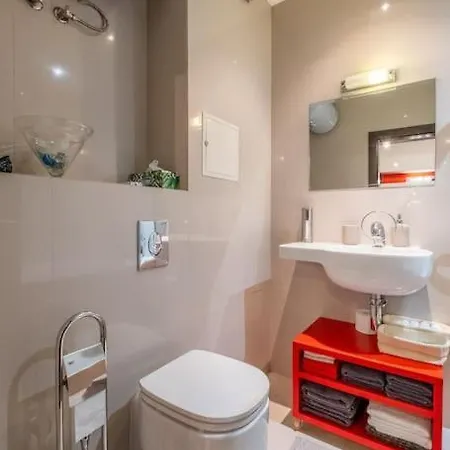 Lejlighed Ilonka's 1 Bdr With Workspace And Terrace *