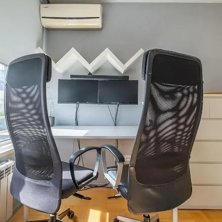 Lejlighed Ilonka's 1 Bdr With Workspace And Terrace