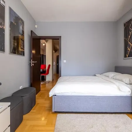 Lejlighed Ilonka's 1 Bdr With Workspace And Terrace *