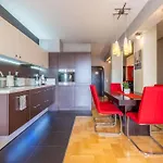Apartment Ilonka's 1 Bdr With Workspace And Terrace