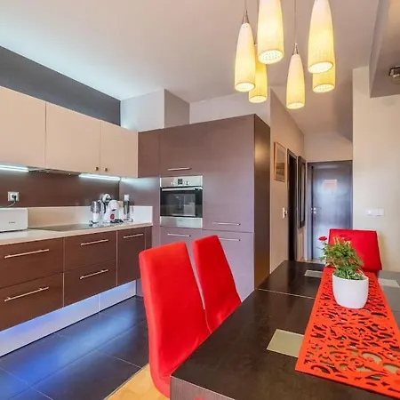 Ilonka's 1 Bdr With Workspace And Terrace Apartamento *