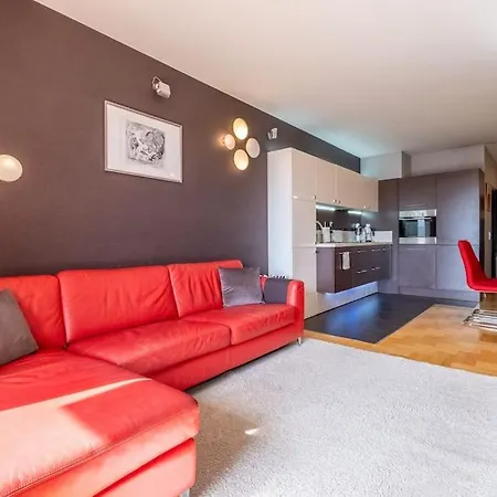 Ilonka's 1 Bdr With Workspace And Terrace