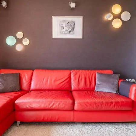 Ilonka's 1 Bdr With Workspace And Terrace 아파트