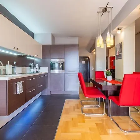 아파트 Ilonka's 1 Bdr With Workspace And Terrace