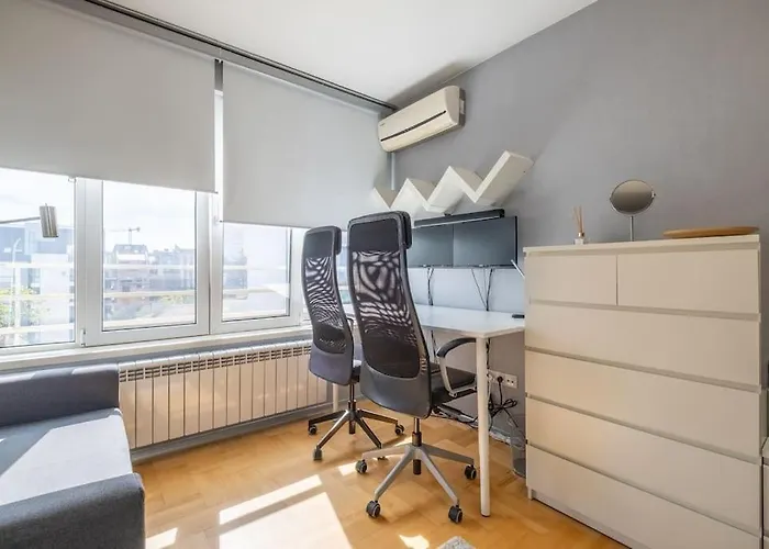 Ilonka's 1 Bdr With Workspace And Terrace *