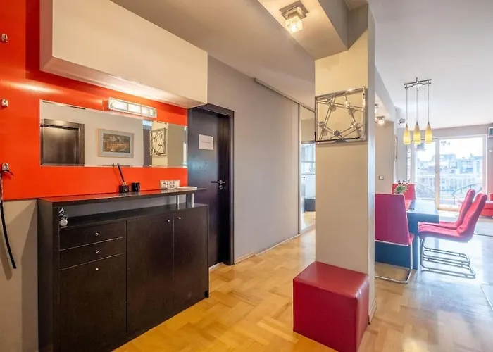 Ilonka's 1 Bdr With Workspace And Terrace *