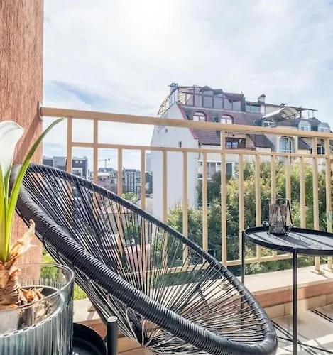 Ilonka's 1 Bdr With Workspace And Terrace