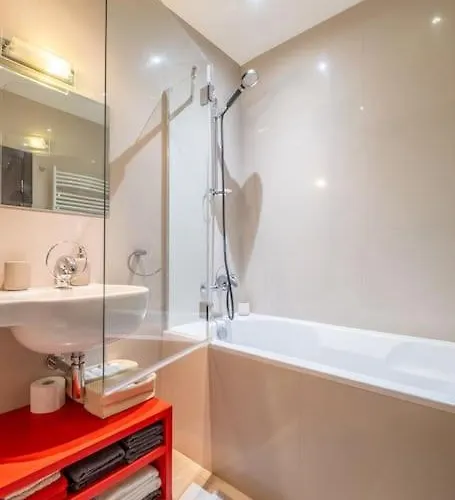 Ilonka's 1 Bdr With Workspace And Terrace *