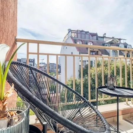 Ilonka's 1 Bdr With Workspace And Terrace