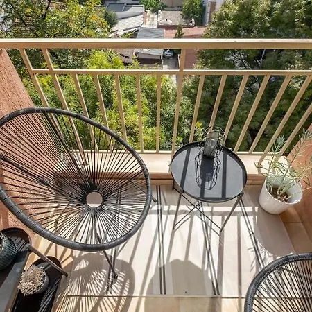 Ilonka's 1 Bdr With Workspace And Terrace *