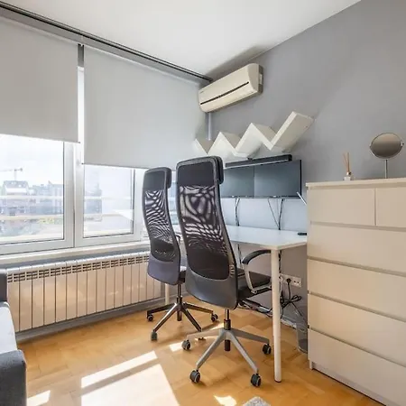 Ilonka's 1 Bdr With Workspace And Terrace *